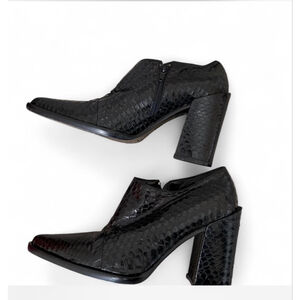 Women's Nordstrom Black Snake Print Ankle Boots & Booties Size 38